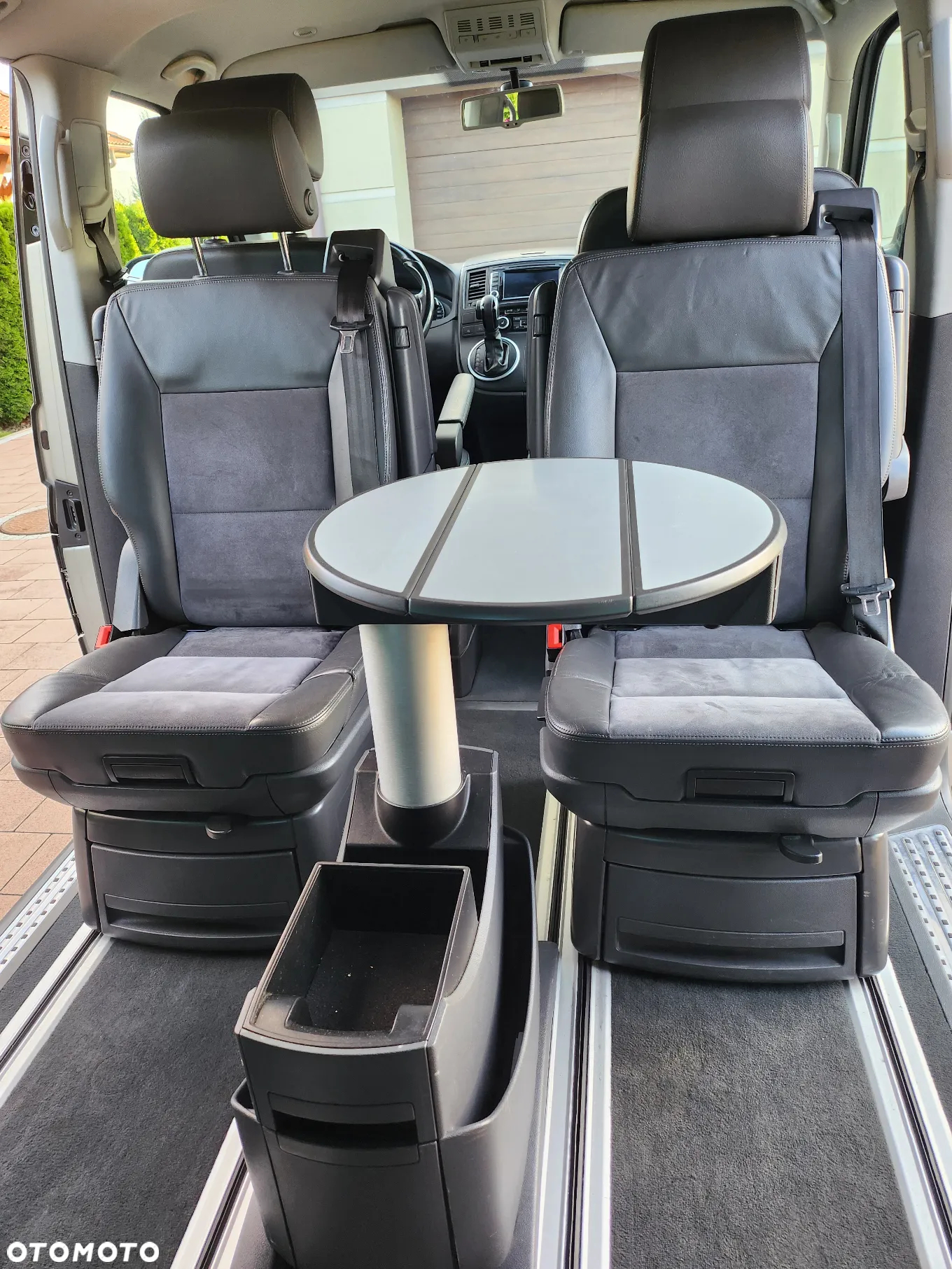Volkswagen Multivan - 13