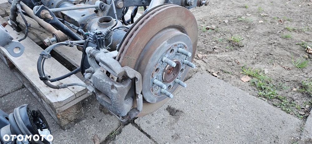 RAM 1500 V 5 2019- 4X4 5.7 HEMI QUAD CAB 1,5 Big Horn Kompletna belka zawieszenia tylnego Most napędowy Dyfer Dyferencjał 68270329AB Zawieszenie tył Wahacze Zacisk hamulcowy przełożenie 3.92 - 4