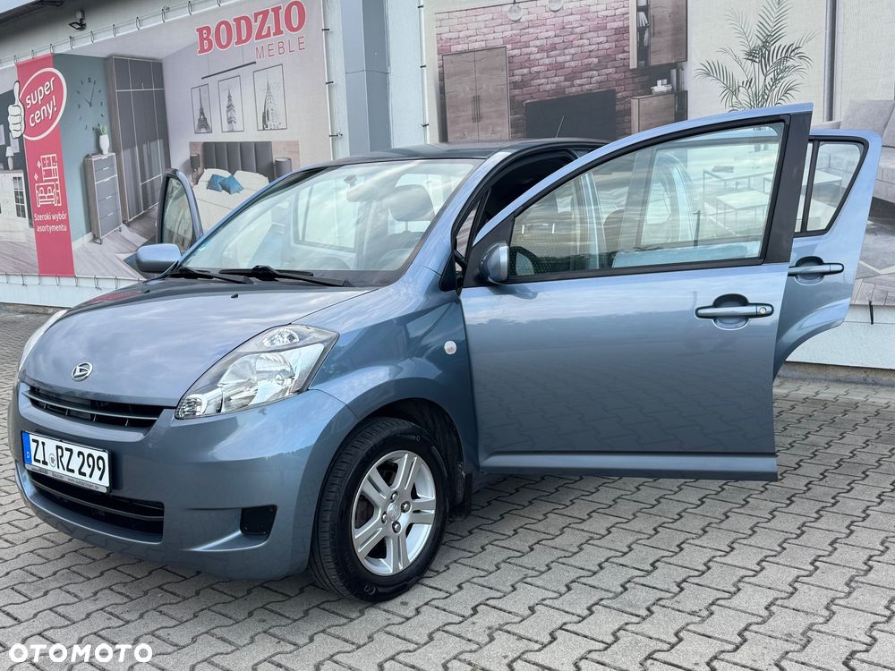 Daihatsu Sirion - 2