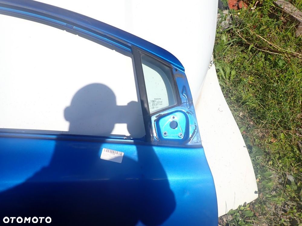 DRZWI PRAWY PRZÓD TOYOTA YARIS II  KOL: 8T0 - 3