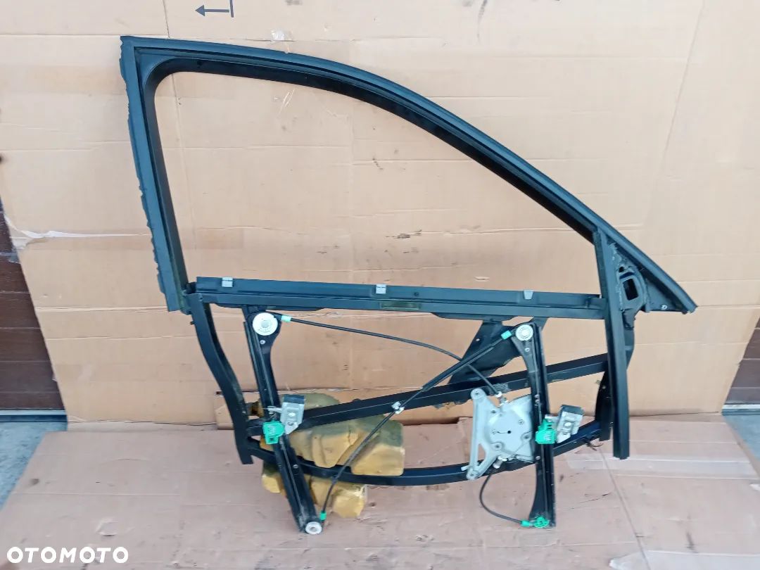 Mechanizm podnośnik szyby ramka prawy przód Audi A4 B5 8D0837754C - 1