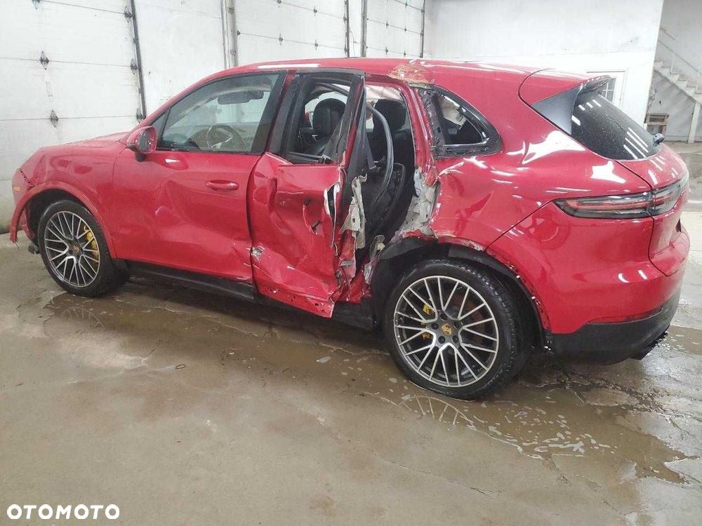 Porsche Cayenne (9Y0 / 9Y3) z 2021 roku, model USA — części. - 2