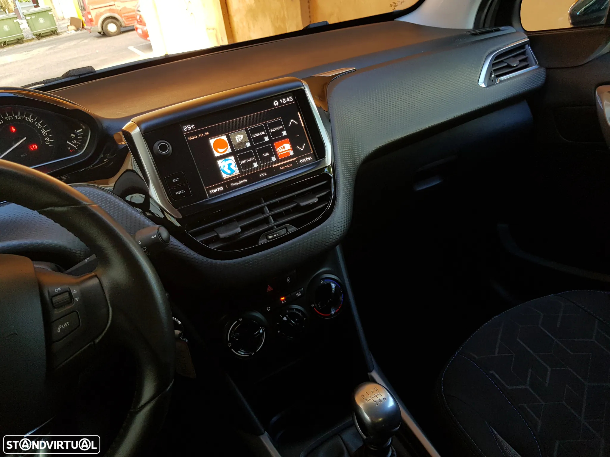 Peugeot 2008 1.5 BlueHDi Style - 48