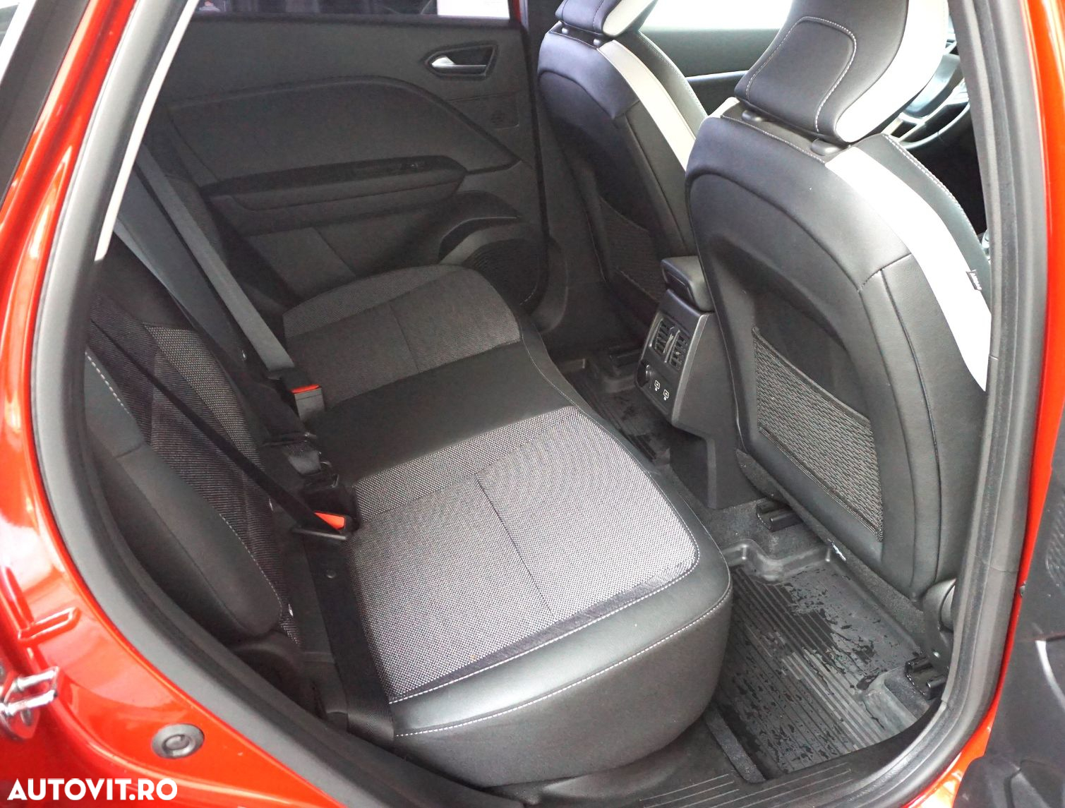 Renault Captur E-Tech Plug-In-Hybrid Intens - 12