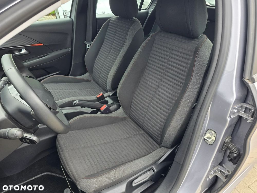 Peugeot 208 - 12