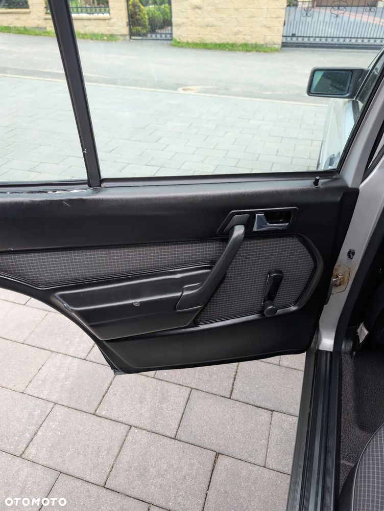 Mercedes-Benz W201 (190) - 11
