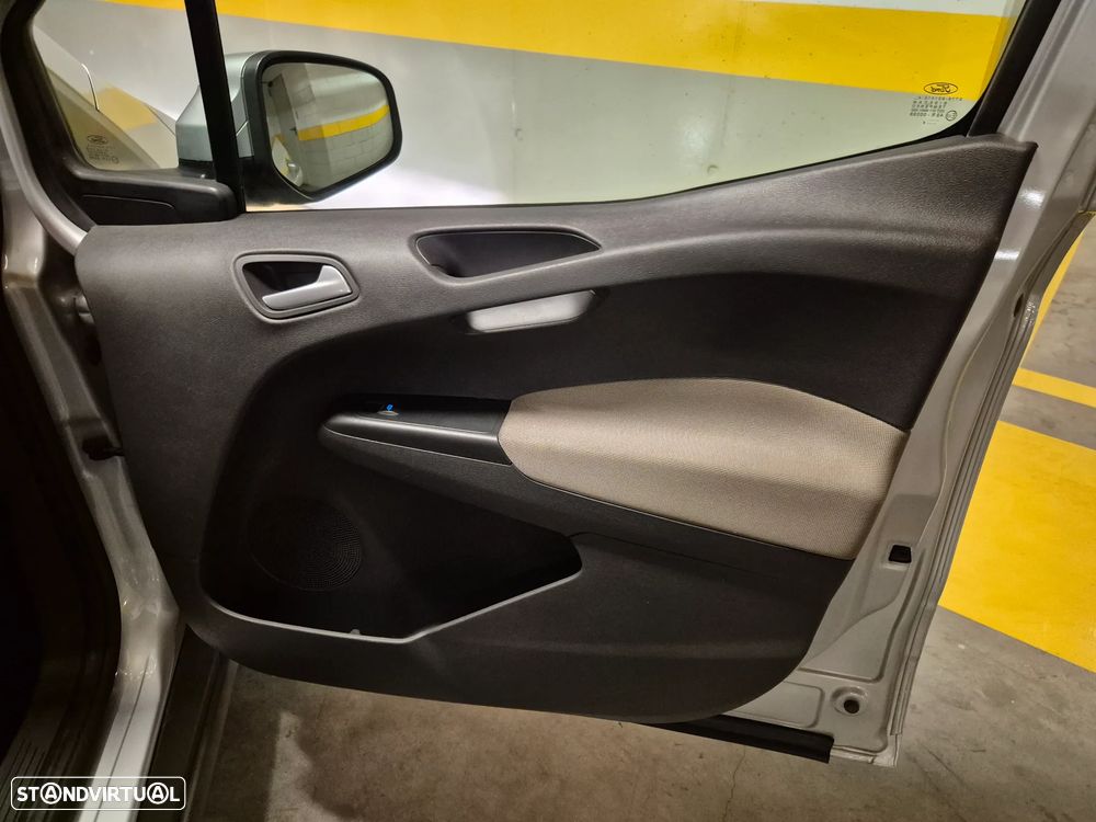 Ford Tourneo Courier 1.0 EcoBoost Titanium - 37