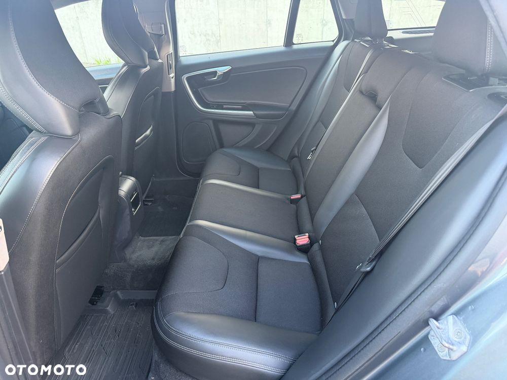 Volvo V60 D4 Geartronic Summum - 15