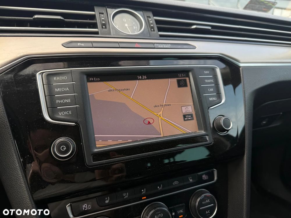 Volkswagen Passat - 22