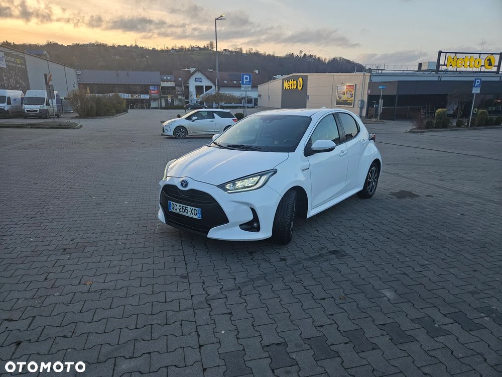 Toyota Yaris Hybrid 100 Dynamic - 1