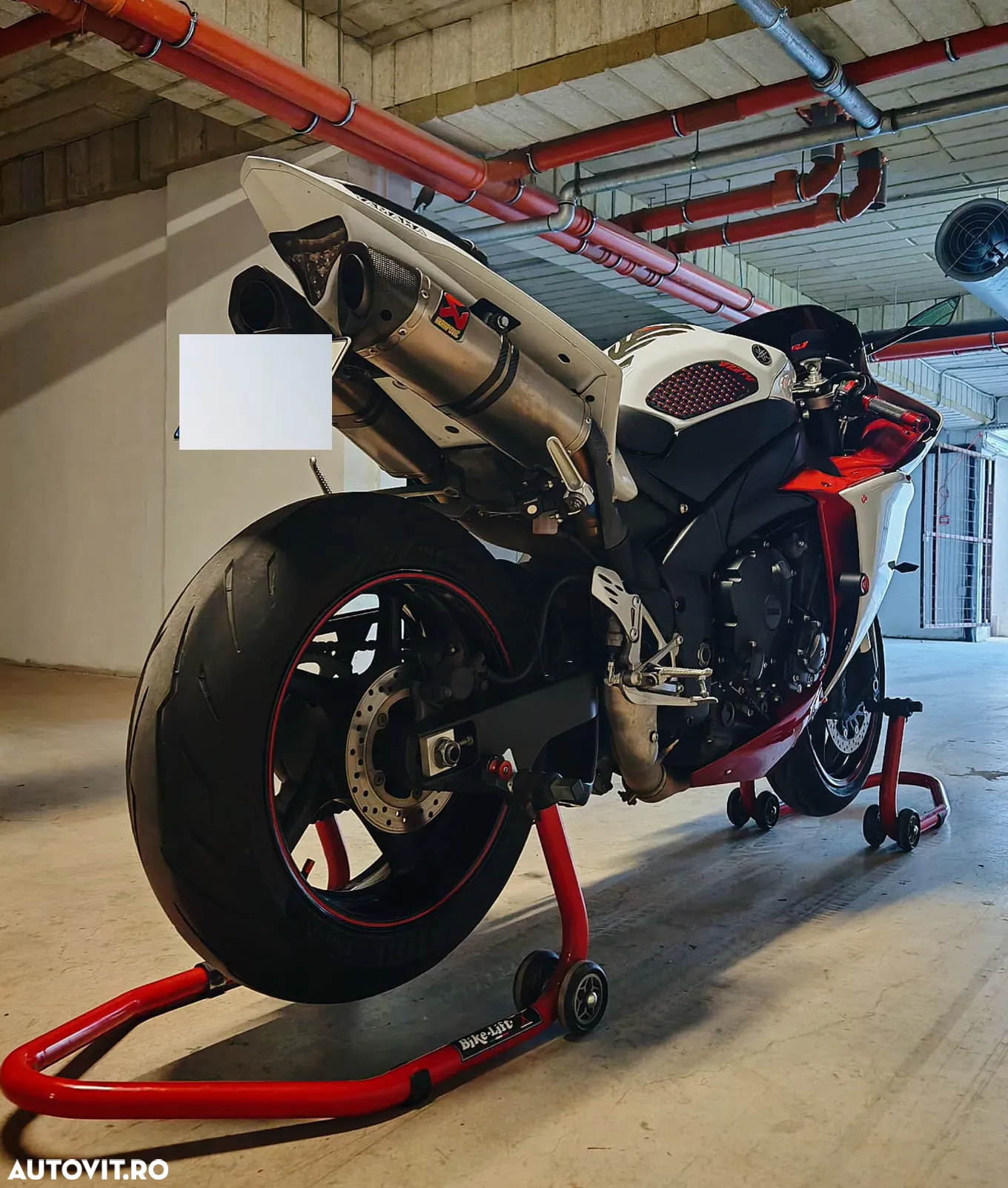 Yamaha YZF 1000 R1 - 4