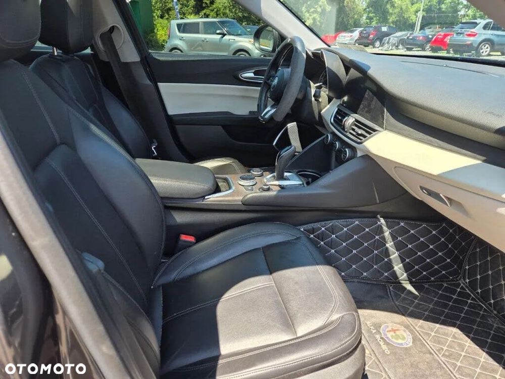 Alfa Romeo Giulia 2.0 Turbo TI Q4 - 8