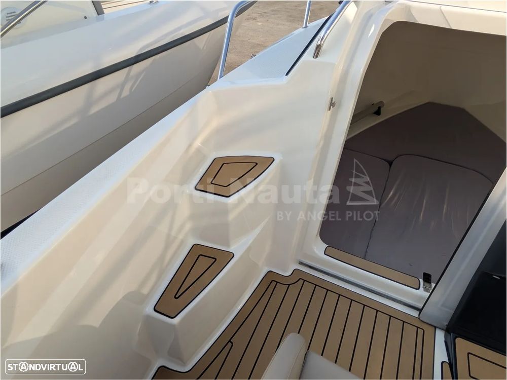 Quicksilver Activ 555 Cabin - 17