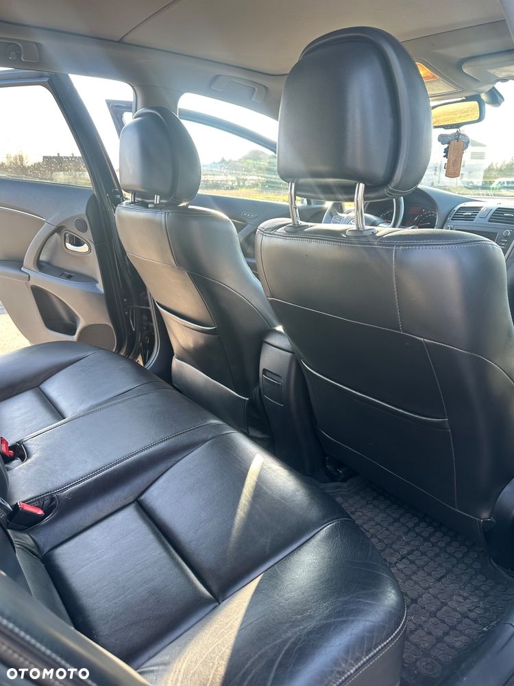 Toyota Avensis - 16