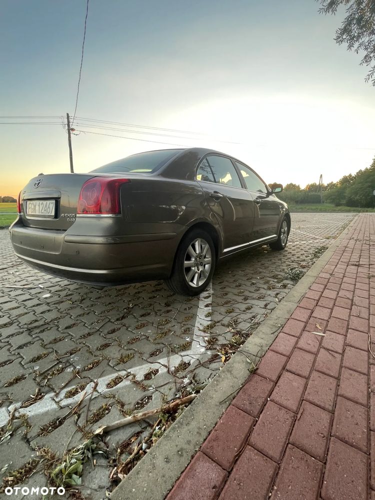 Toyota Avensis - 8