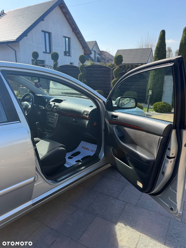 Toyota Avensis 2.0 D-4D - 5