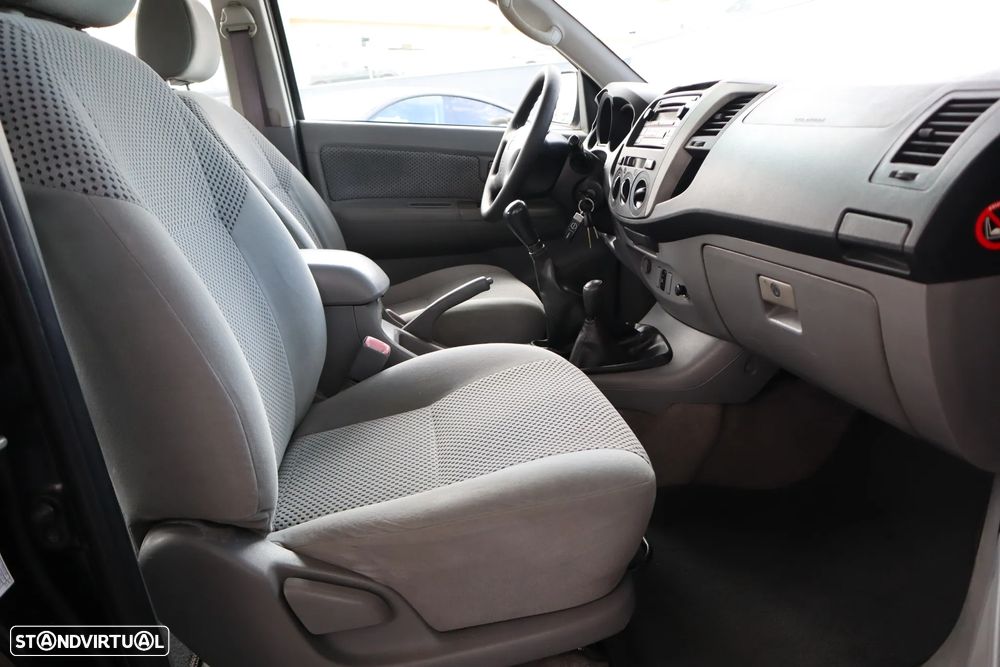 Toyota Hilux 2.5 D-4D CD AC - 12