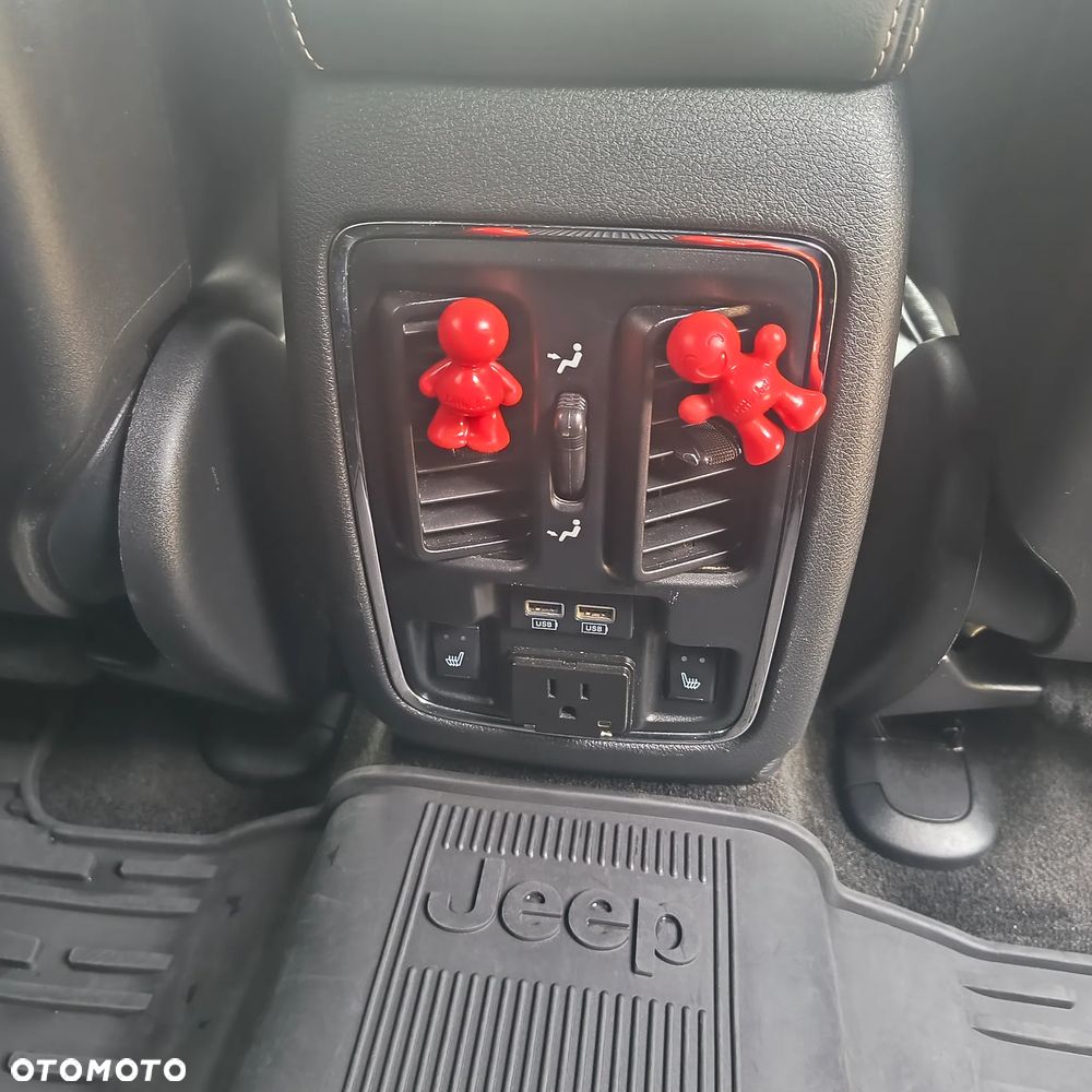 Jeep Grand Cherokee 5.7 V8 HEMI Overland Summit - 30