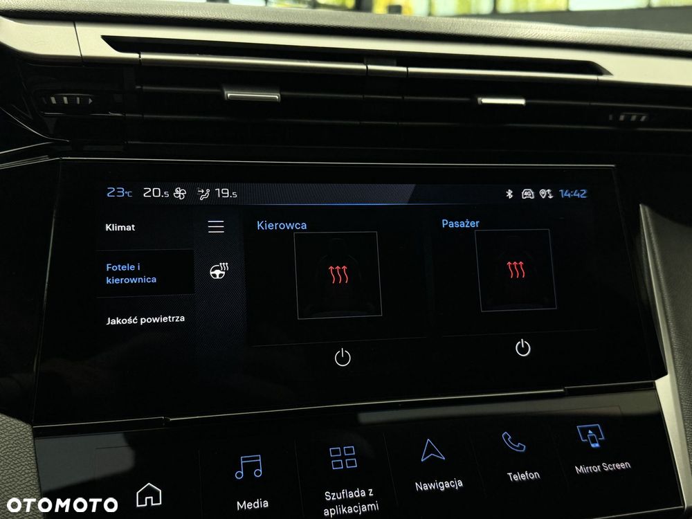 Peugeot 408 - 32