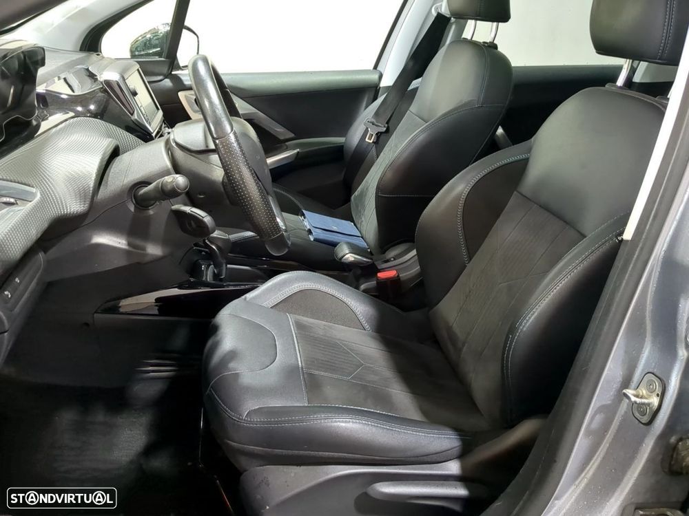 Peugeot 2008 1.2 PureTech Allure EAT6 - 11