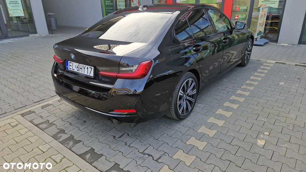 BMW Seria 3 330d xDrive mHEV - 4