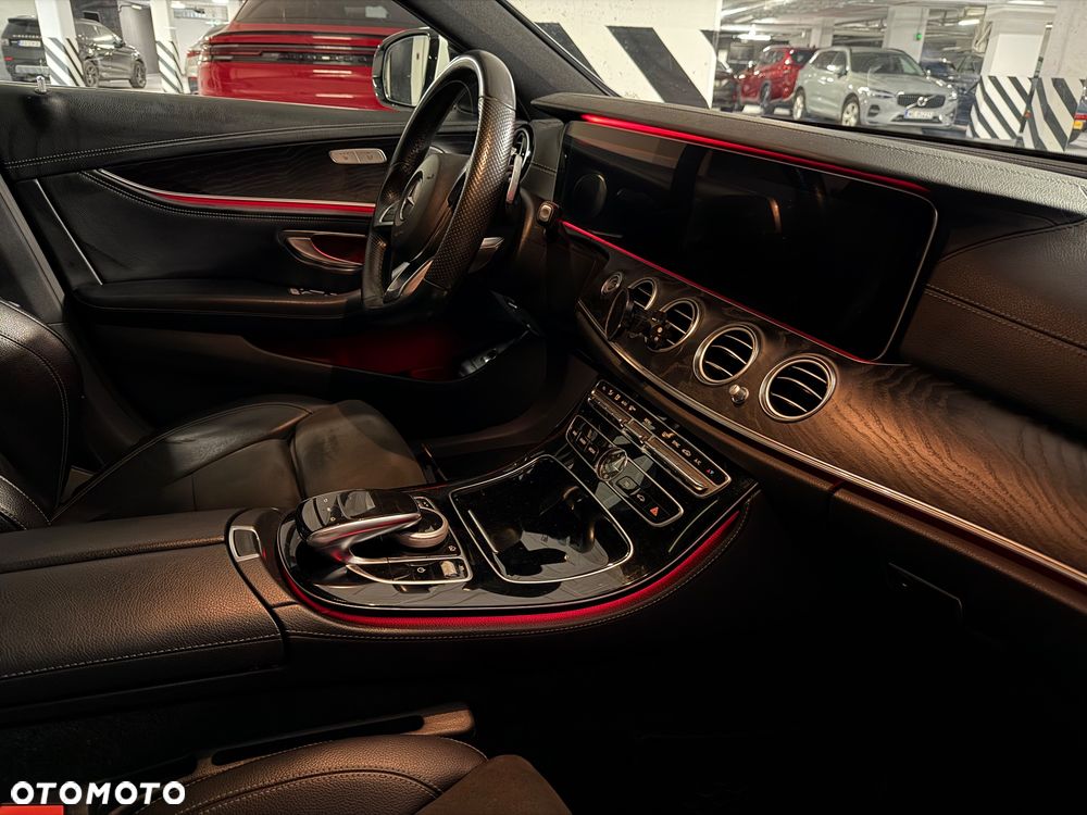 Mercedes-Benz Klasa E 220 d 4-Matic 9G-TRONIC - 12