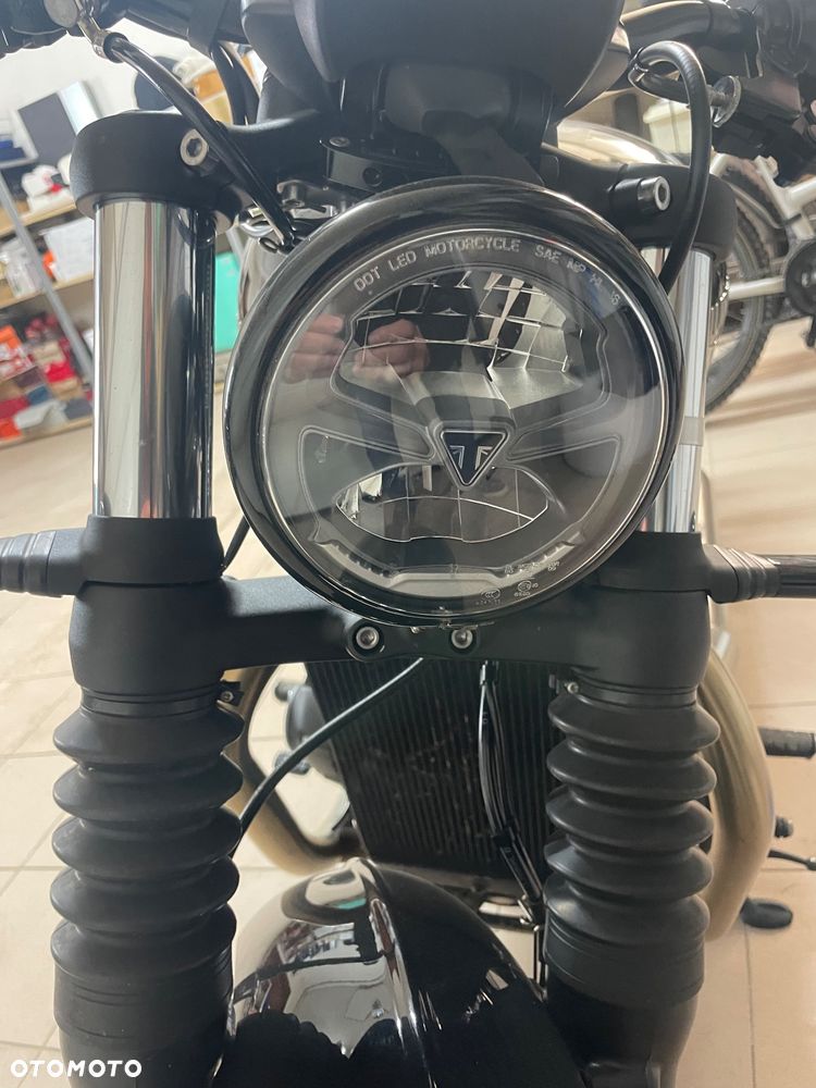Triumph Bonneville Bobber - 9
