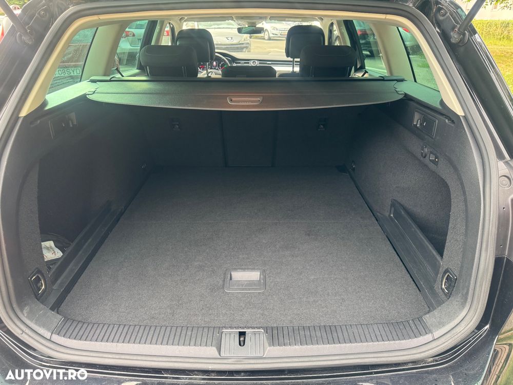 Volkswagen Passat 2.0 TDI (BlueMotion Technology) DSG Comfortline - 11