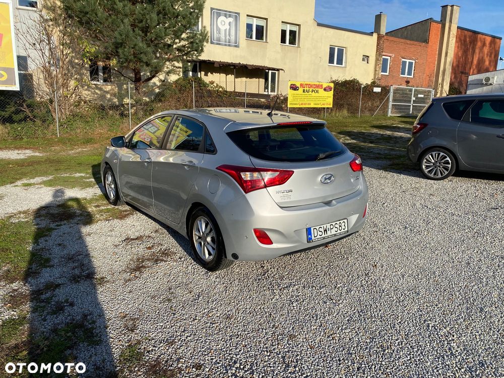 Hyundai i30 1.6 Comfort - 14