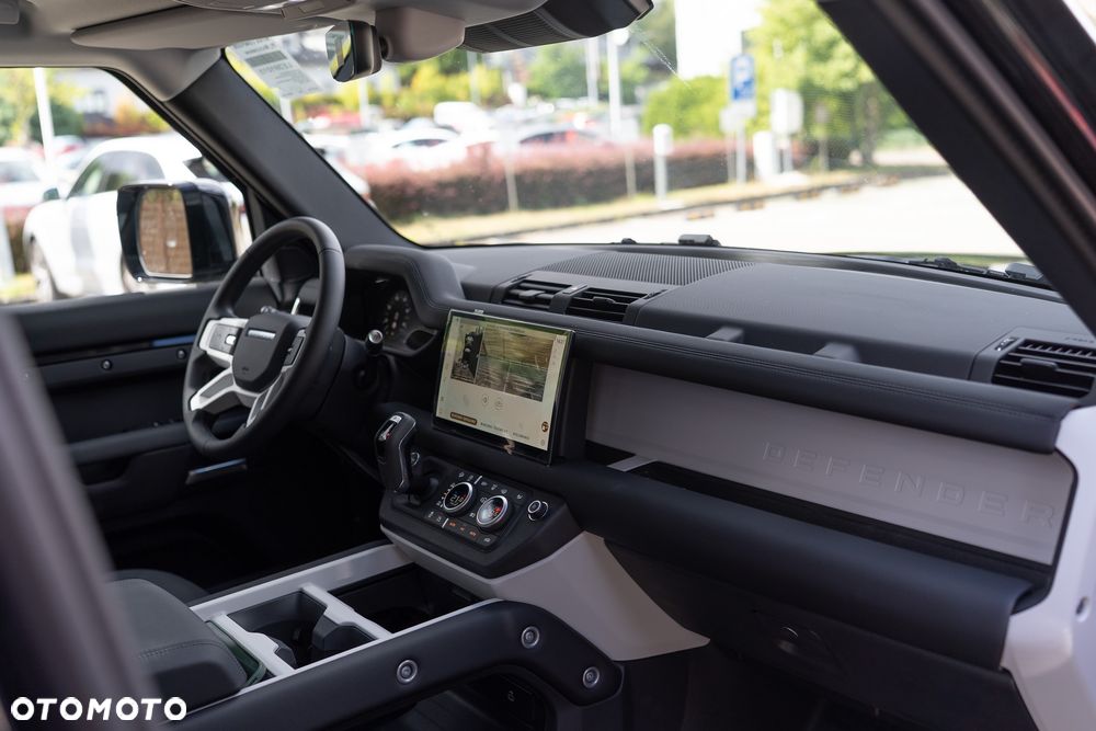 Land Rover Defender - 8