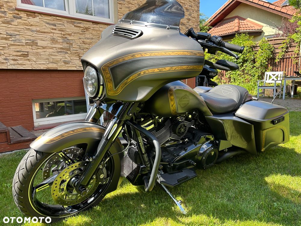 Harley-Davidson Touring Street Glide - 11