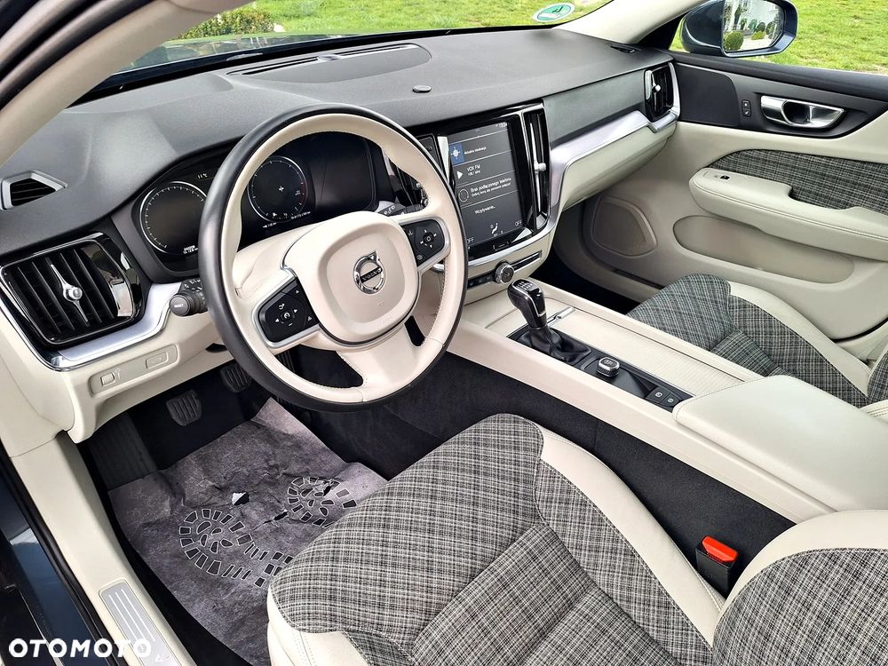 Volvo V60 D3 Momentum Core - 23
