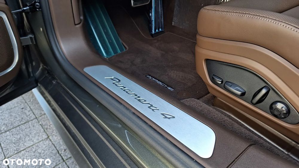 Porsche Panamera 4 E-Hybrid - 27