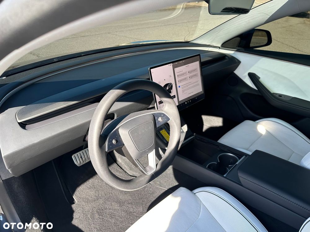Tesla Model 3 - 10