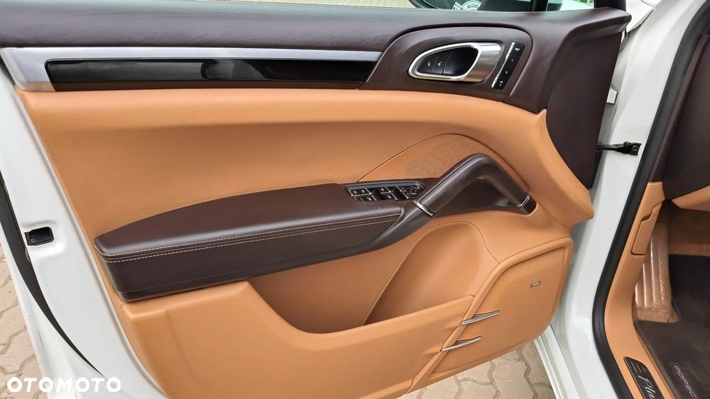 Porsche Cayenne Diesel Platinum Edition - 26