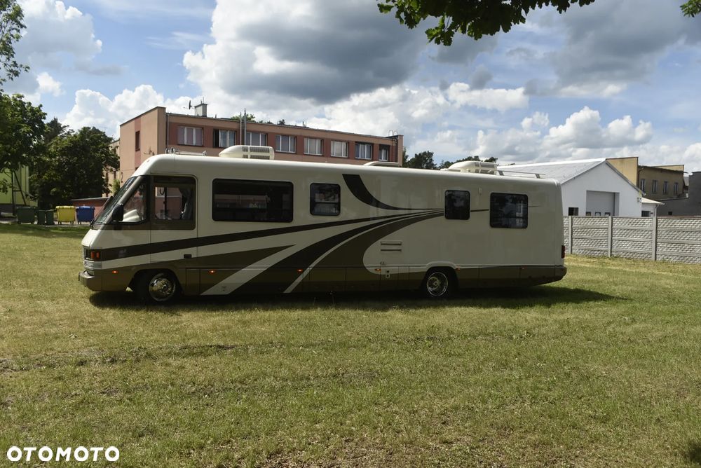 Chevrolet WINNEBAGO - 25