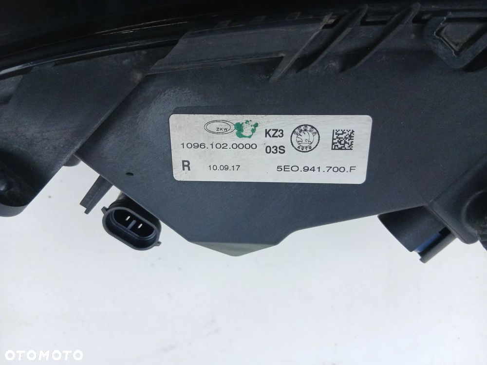 Halogen prawy SKODA OCTAVIA III FL LIFT 5e0941700F - 6
