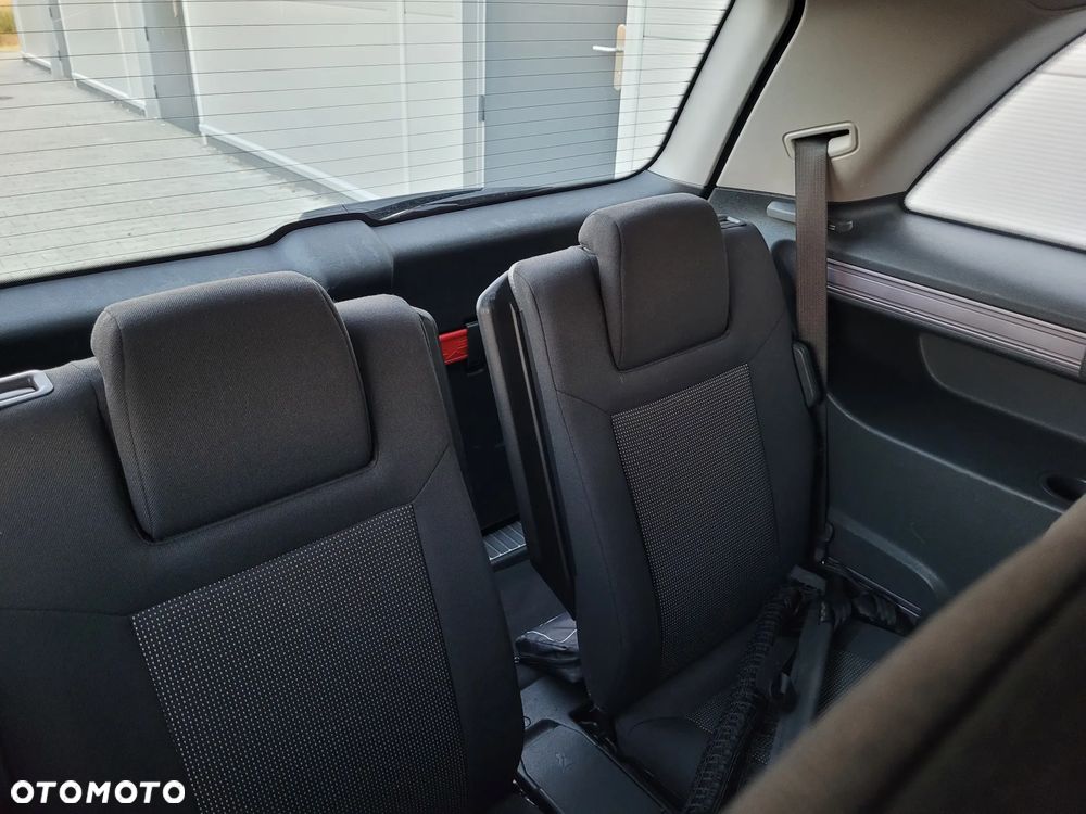 Opel Zafira 1.8 Sport - 32