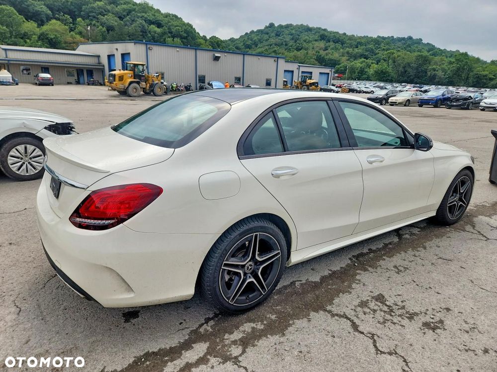 Mercedes-Benz Klasa C 300 4Matic 9G-TRONIC AMG Line - 4