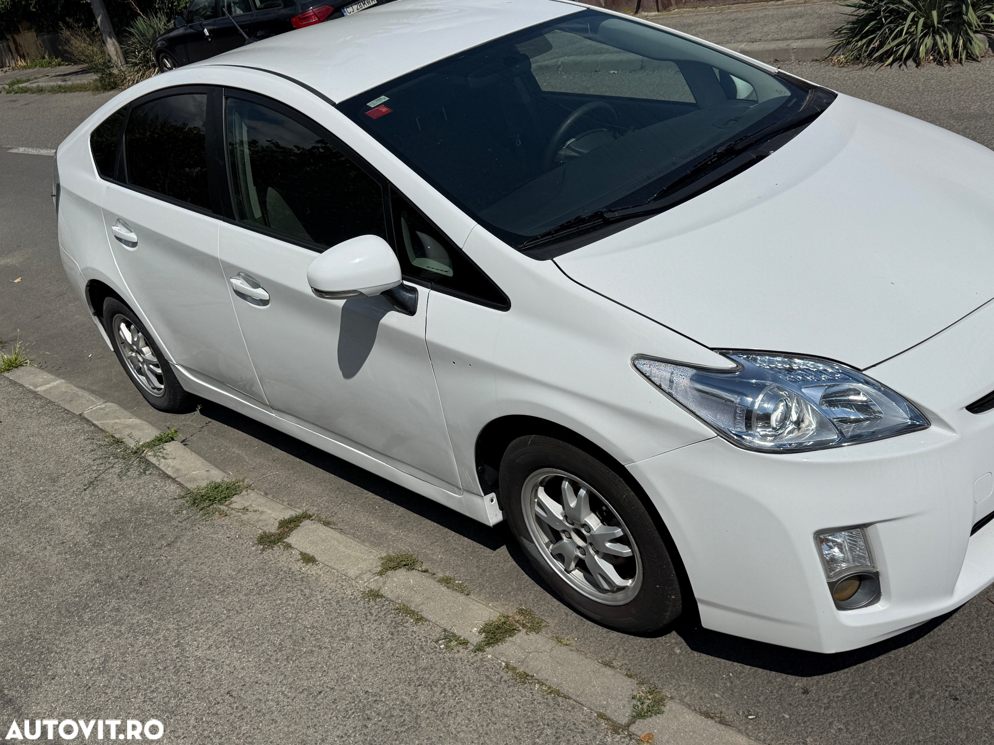 Toyota Prius (Hybrid) Sol - 2