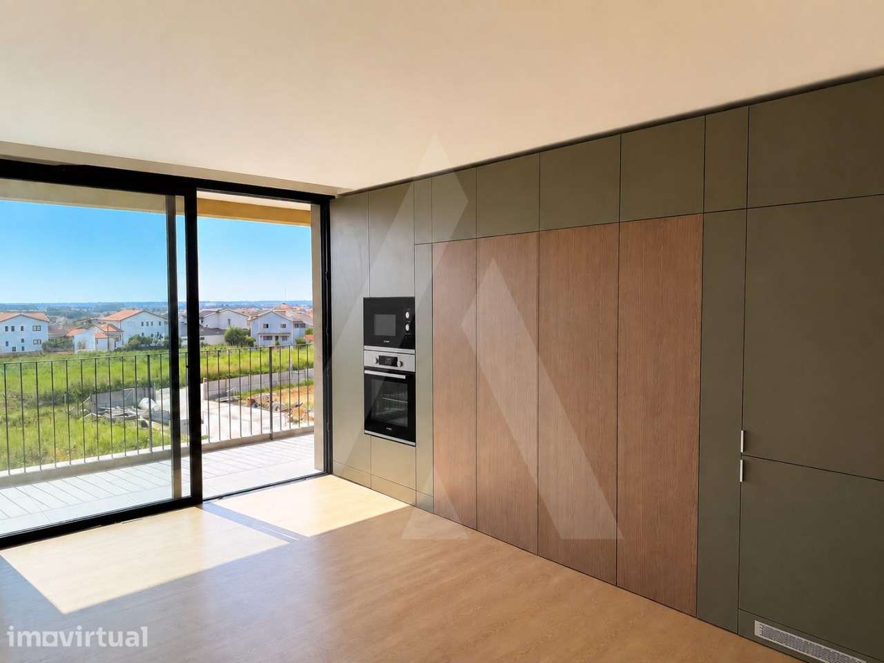 Apartamento T2 no Ed. Golden com varanda e garagem em São Bernardo - Grande imagem: 2/19