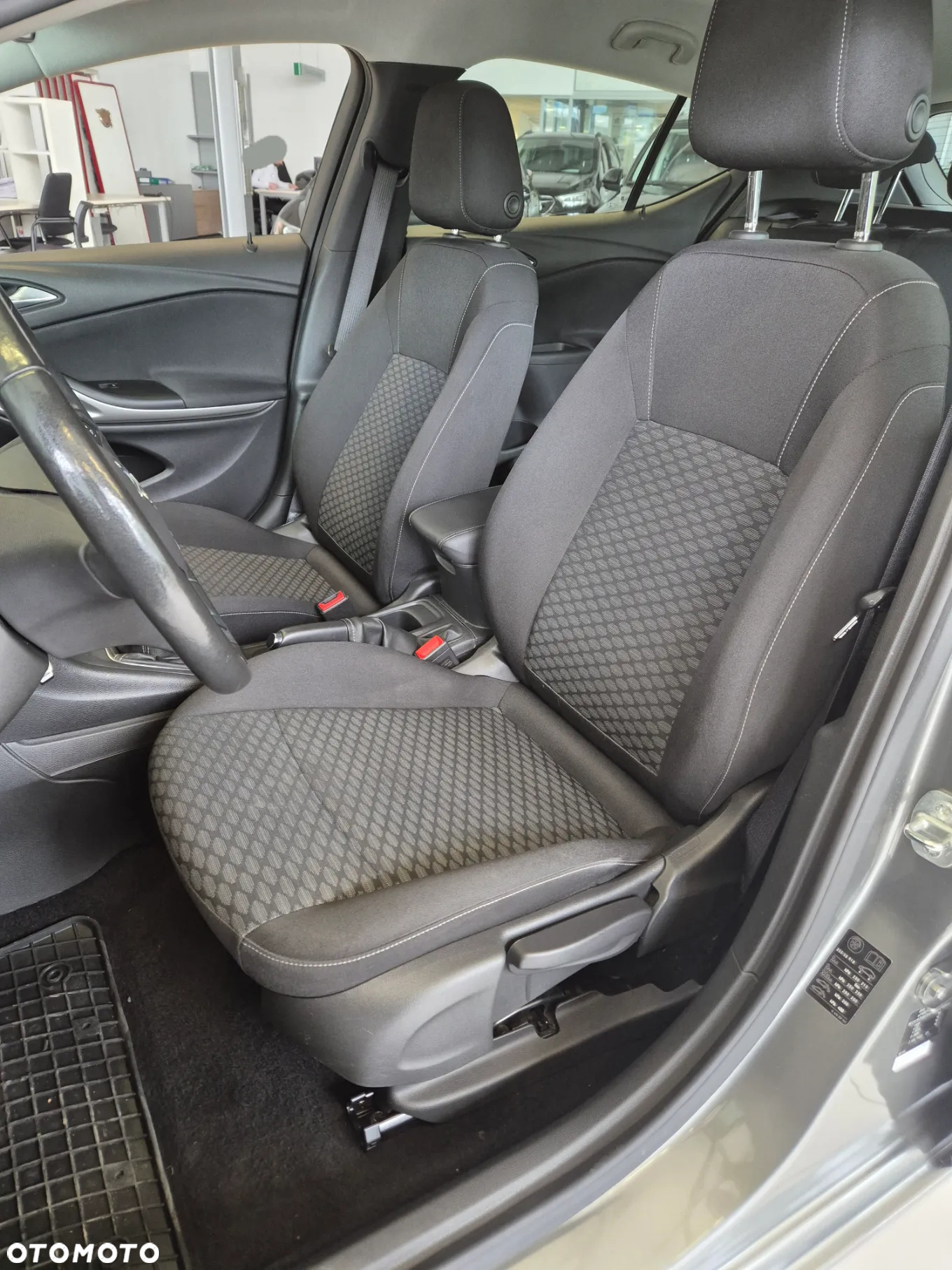 Opel Astra V 1.2 T Elegance S&S - 10