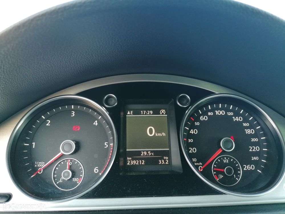 VW Passat Variant 1.6 TDI BlueMotion Highline - 8