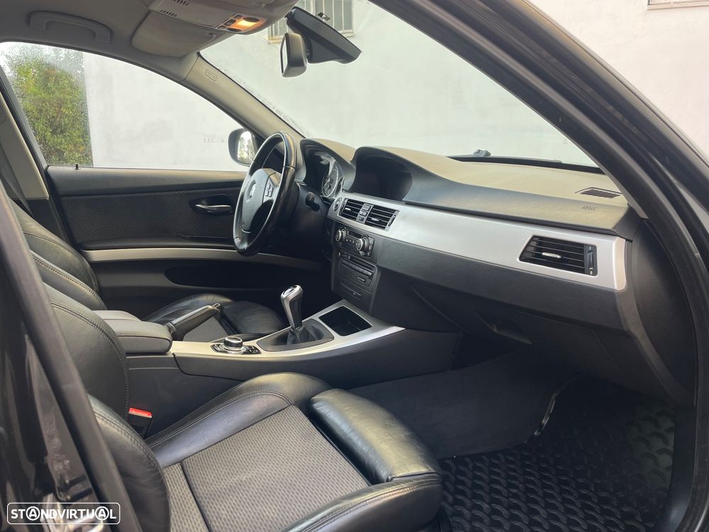 BMW 320 d Touring Navigation Sport - 11