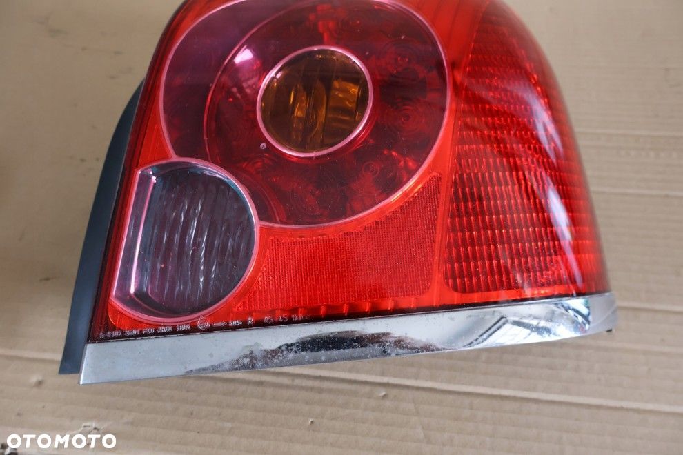 TOYOTA AVENSIS II T25 03-06 SEDAN LAMPA LEWA TYŁ TYLNA EUROPA - 4