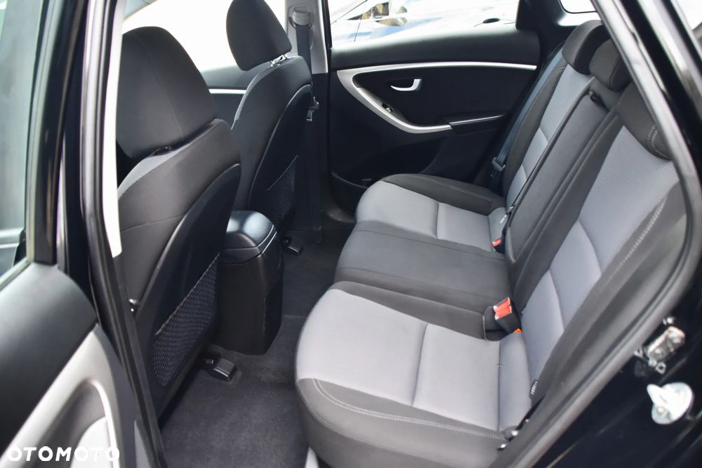 Hyundai i30 blue 1.6 CRDi Trend - 10