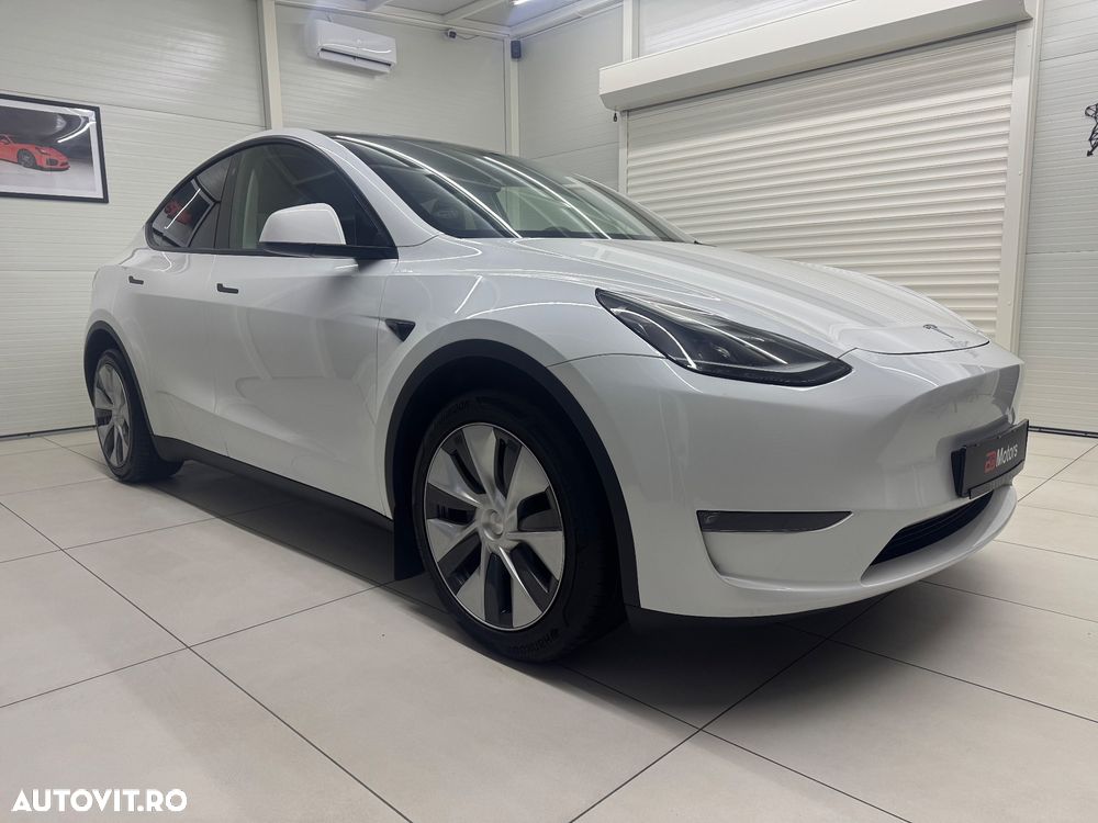 Tesla Model Y Long Range Dual Motor AWD - 2