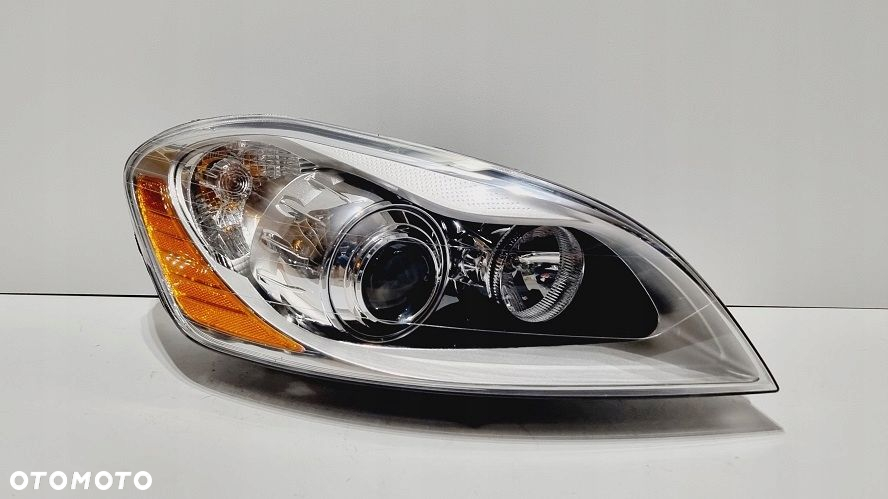 REFLEKTOR PRAWY LEWY XENON VOLVO XC60 EUROPA - 2
