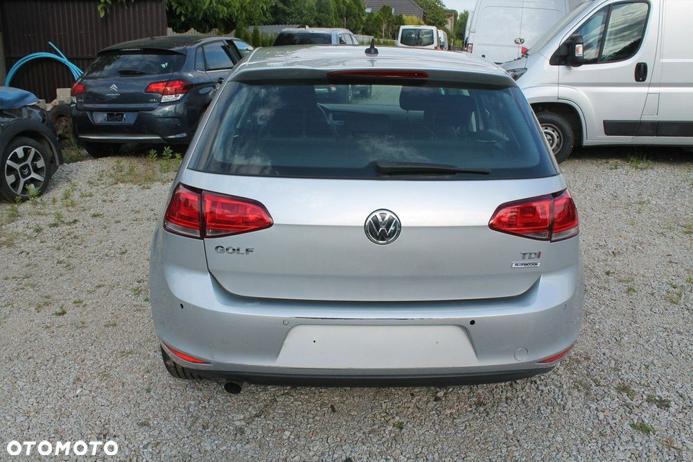 Volkswagen Golf - 6