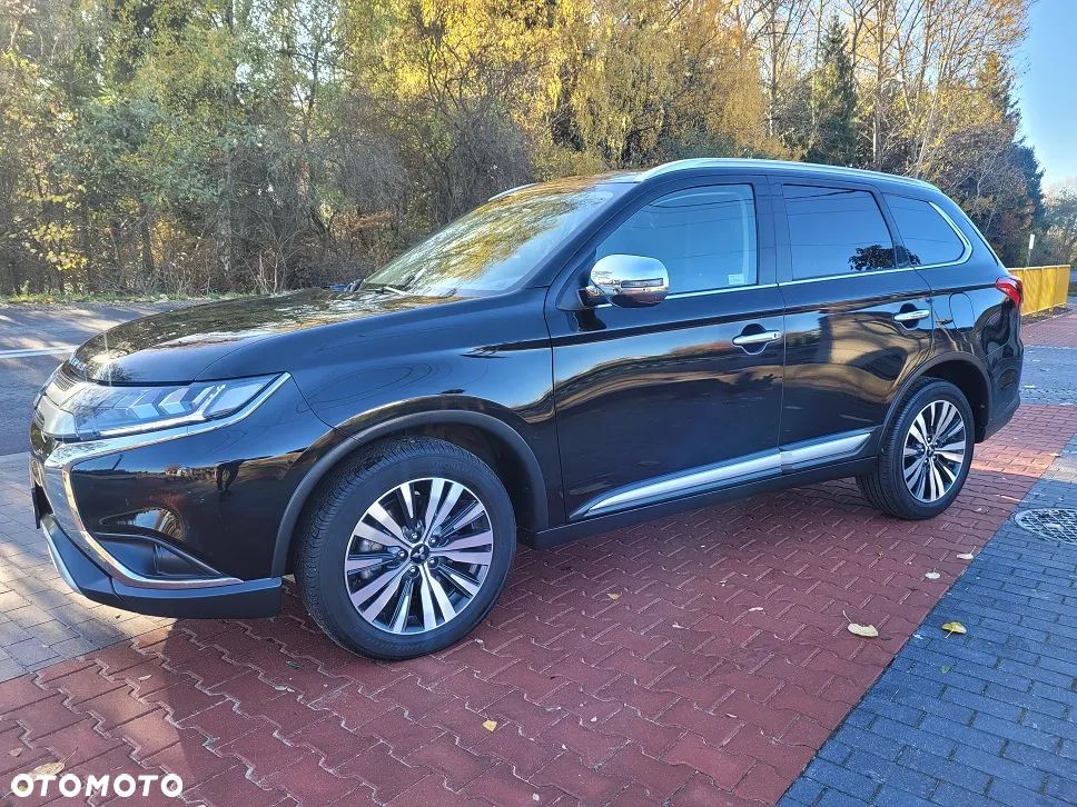 Mitsubishi Outlander 2.0 Intense + Navi 4WD CVT - 24